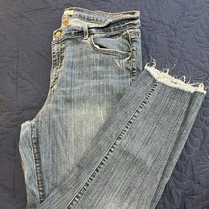 LOFT skinny jeans with frayed hem detail and light distressing. Size 14 EUC